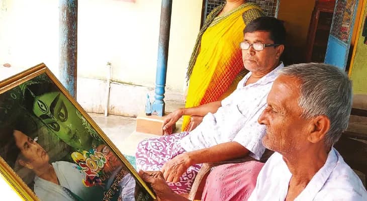 নাতি অভিষেকের জন্য কুসুম্বা গ্রামে প্রহর গুনছেন অনিল মুখোপাধ্যায়