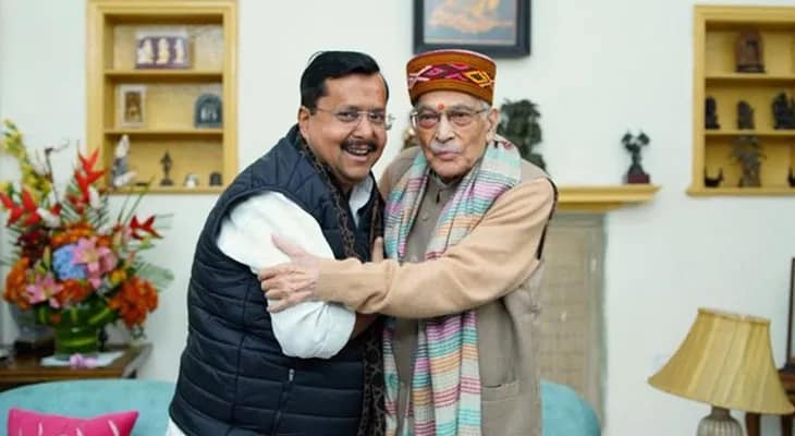 নয়াদিল্লিতে গেরুয়া শিবিরের বর্ষীয়ান নেতা মুরলী মনোহর যোশির সঙ্গে  দেখা করলেন বিজেপির সর্বভারতীয় কার্যনির্বাহী সভাপতি নীতীন নবীন
