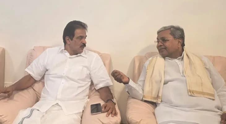 সোমবার মাইসুরুতে এআইসিসির সাধারণ সম্পাদক কেসি বেণুগোপালের সঙ্গে দেখা করলেন কর্ণাটকের মুখ্যমন্ত্রী সিদ্ধারামাইয়া