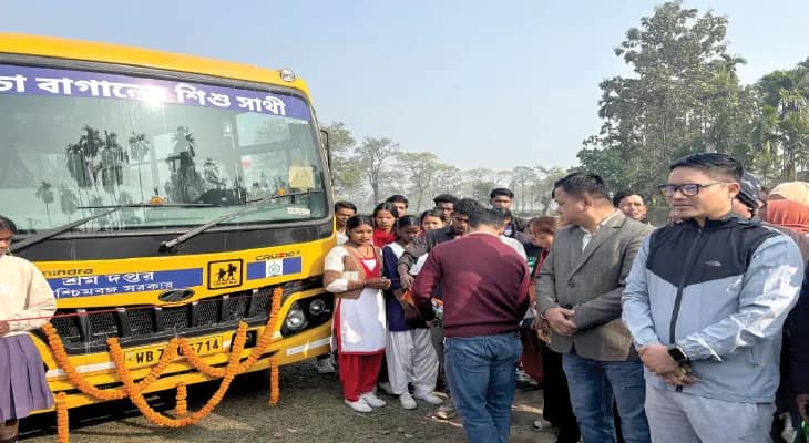 কথা দিয়েছিলেন অভিষেক, চা বাগানের ছাত্রছাত্রীদের জন্য নিঃশুল্ক স্কুলবাস চালু
