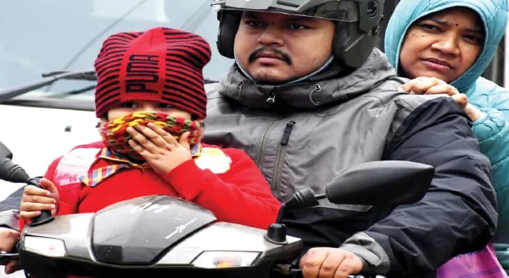তীব্র ঠান্ডায় সাড়ে ৭টা থেকে ক্লাস শুরু নির্দেশ জেলা প্রাথমিক বিদ্যালয় সংসদের