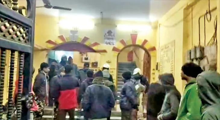 বাসের দখলে হাওড়ার বঙ্কিম সেতু, বাড়ছে দুর্ঘটনার আশঙ্কা, সিন্ডিকেটের কবলে শহরের মূল বাসস্ট্যান্ড
