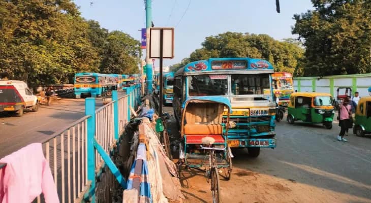 অন্তঃসত্ত্বার মৃত্যুতে ডোমজুড়ের নার্সিংহোমে ভাঙচুর আত্মীয়দের