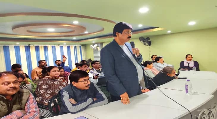 পদ নিয়ে ঘরে বসে থাকবেন না, কড়া বার্তা তৃণমূলের বনগাঁ জেলা সভাপতির