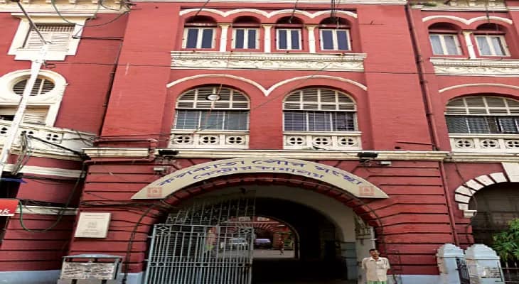 শিয়ালদহের দু’টি নামী বেকারির কেকে ভেজাল