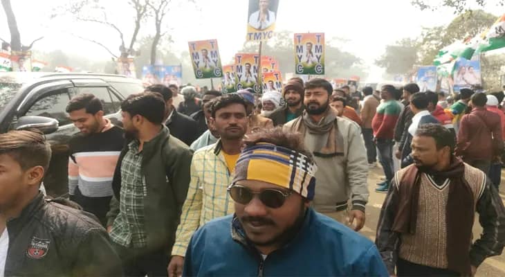 বীরভূমের রামপুরহাটের বিনোদপুরে অভিষেক বন্দ্যোপাধ্যায়ের  সভাস্থলে আসতে শুরু করেছে তৃণমূলের কর্মী-সমর্থকরা