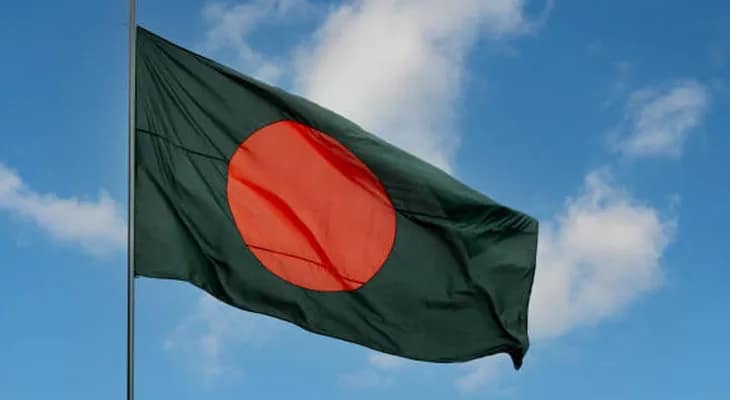সরকারি কর্মীদের বিক্ষোভে তপ্ত ঢাকা