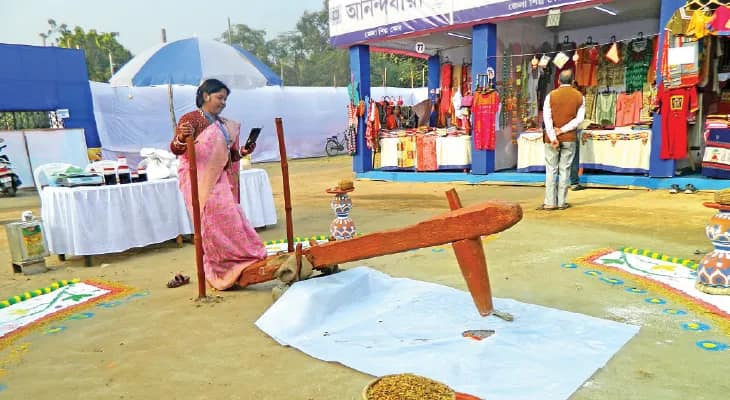 স্বাদ-গন্ধে সেরা ঢেঁকি ভাঙা গোবিন্দভোগ, বঙ্গের প্রাচীন সংস্কৃতি আঁকড়ে স্বনির্ভর সীমা-নাসিমারা
