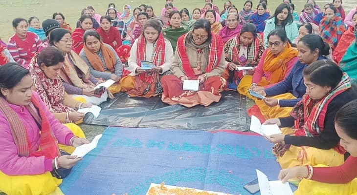 গ্রামে গ্রামে ‘উন্নয়নের পাঁচালি’ শোনাচ্ছেন কৃষ্ণা