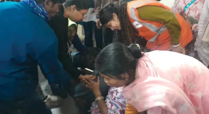 বর্ধমানে এসআইআর শুনানি কেন্দ্রে অসুস্থ হয়ে পড়লেন এক ব্যক্তি
