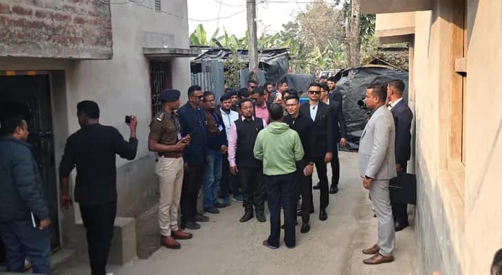 মহারাষ্ট্রে ধৃত পরিযায়ী শ্রমিক অসিত সরকারের বাড়িতে এলেন অভিষেক বন্দ্যোপাধ্যায়