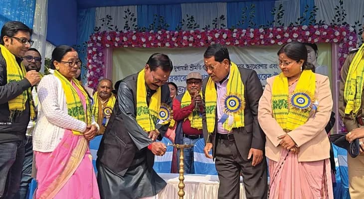 জলপাইগুড়ির বেলাকোবা উচ্চ বালিকা বিদ্যালয়ে ৩৭তম ব্লক ভাওয়াইয়া সঙ্গীত প্রতিযোগিতার উদ্বোধন করলেন রাজগঞ্জের বিধায়ক খগেশ্বর রায়