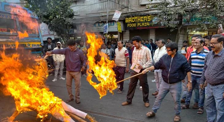 শিয়ালদহে তৃণমূলের প্রতিবাদ মিছিল