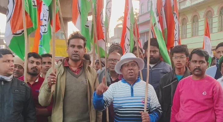 আইপ্যাকের অফিস ও কর্ণধারের বাড়িতে ইডি হানার প্রতিবাদে ডেবরায় তৃণমূলের প্রতিবাদ মিছিল