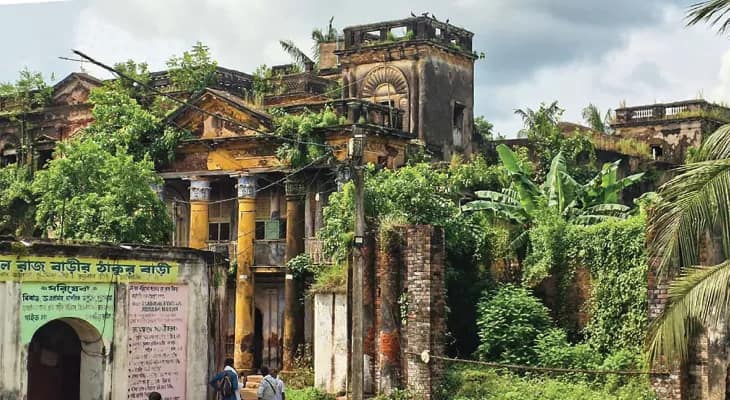 ভ্রমণে ইতিহাস খুঁজছেন? ঠিকানা হতে পারে নাড়াজোল রাজবাড়ি