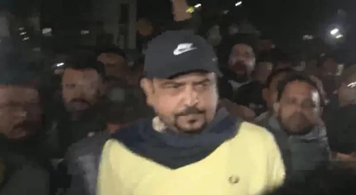 সল্টলেকে আইপ্যাকের অফিস থেকে বেরিয়ে গেলেন মন্ত্রী সুজিত বসু
