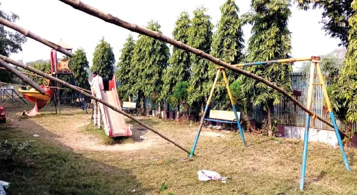 মুর্শিদাবাদের আস্তাবল মাঠের পাশের শিশু উদ্যানের বেহাল দশা, হতাশা