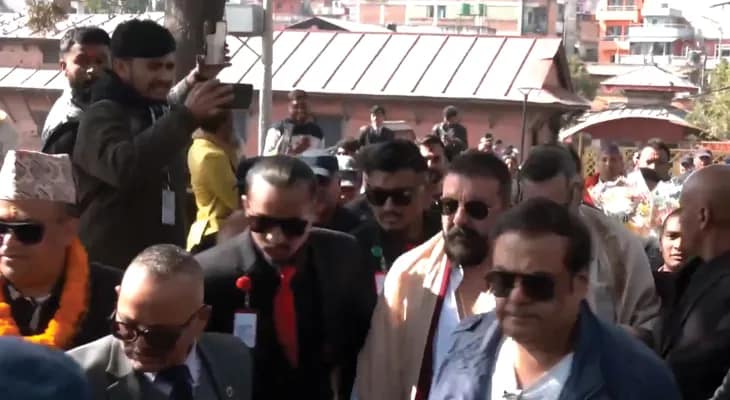 নেপালের কাঠমাণ্ডুতে পশুপতিনাথ মন্দিরে পুজো দিতে পৌঁছোলেন অভিনেতা সঞ্জয় দত্ত