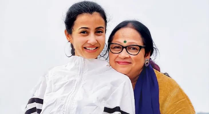 ‘মাকে ভালোবাসায় মুড়ে রাখতে চাই ’