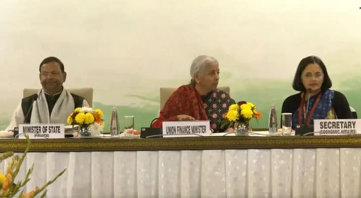 বাজেটের আগে আজ নয়াদিল্লিতে বৈঠকে কেন্দ্রীয় অর্থমন্ত্রী নির্মলা সীতারামন