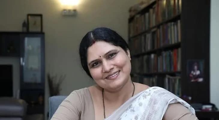 কর্ণাটকের মাল্লেশ্বরমে নিজ বাসভবনে আত্মঘাতী বিশিষ্ট কন্নড় লেখিকা আশা রঘু (৪৬)
