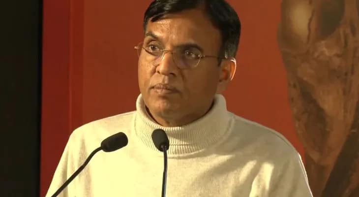 অসমের গুয়াহাটির সভায় বক্তব্য রাখছেন কেন্দ্রীয় ক্রীড়ামন্ত্রী মনসুখ মাণ্ডব্য