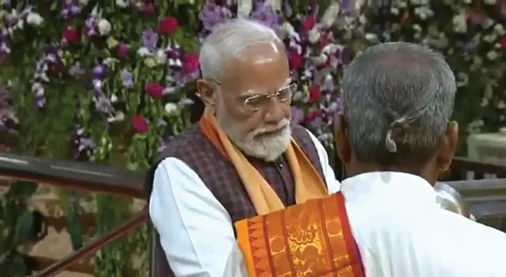 গুজরাতে সোমনাথ মন্দিরে পুজো দিলেন প্রধানমন্ত্রী নরেন্দ্র মোদি