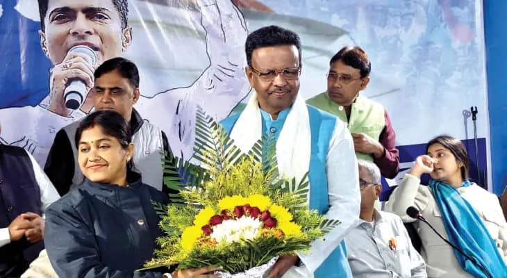 মুর্শিদাবাদ জেলা পরিষদ নিয়ে রুদ্ধদ্বার বৈঠকে মন্ত্রী ফিরহাদ