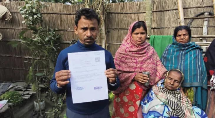 শুনানিতে অসুস্থ বৃদ্ধা, চিকিত্সা করাতে চাঁদা তুলছেন প্রতিবেশীরা
