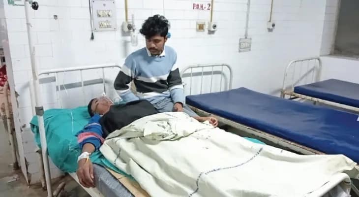 বেঞ্চে বসা নিয়ে ঝামেলা, পরীক্ষার্থীকে মারধর সহপাঠীদের