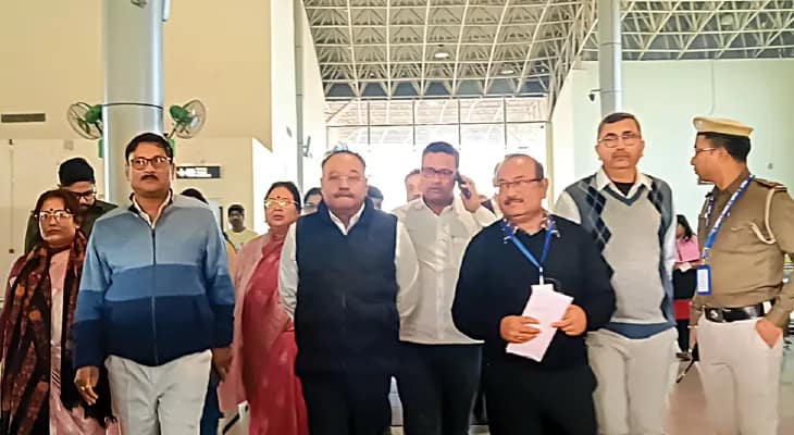 কোচবিহার বিমানবন্দরে শমীক ভট্টাচার্য  গরিব শোষণের অভিযোগ তুলে বাম-তৃণমূলকে কটাক্ষ