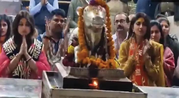 বোন শামিতা শেট্টির সঙ্গে মধ্যপ্রদেশের উজ্জয়িনীতে মহাকালেশ্বর মন্দিরে সায়ন আরতি করলেন অভিনেত্রী শিল্পা শেট্টি