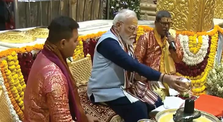 সোমনাথ মন্দিরে পুজো দিলেন প্রধানমন্ত্রী নরেন্দ্র মোদি