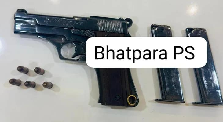 ভাটপাড়ায় একটি বাড়িতে পুলিশের হানা, আগ্নেয়াস্ত্র-কার্তুজ-সহ গ্রেপ্তার ১