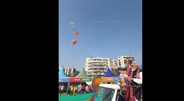 গুজরাতের আন্তর্জাতিক ঘুড়ি উৎসবে যোগ দিলেন প্রধানমন্ত্রী নরেন্দ্র মোদি ও জার্মান চ্যান্সেলার ফ্রেডরিখ মার্জ