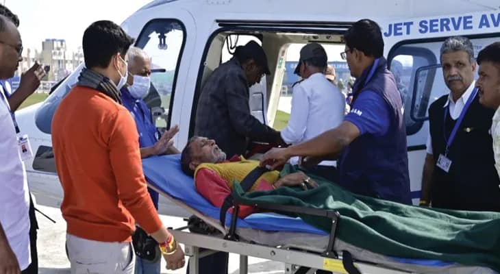 গঙ্গাসাগরে অসুস্থ এক পুণ্যার্থী, চিকিৎসার জন্য তাকে এয়ারলিফ্ট করে নিয়ে আসা হয়েছে এমআর বাঙ্গুর হাসপাতালে