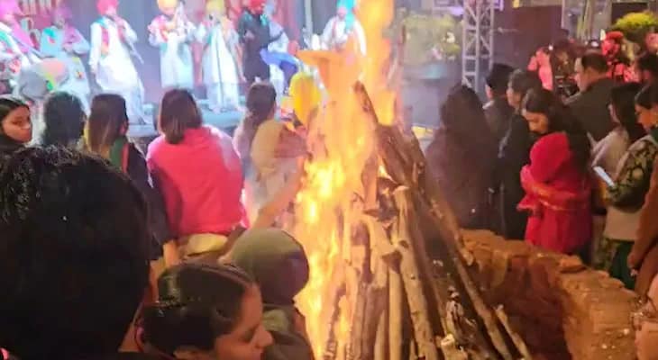 চণ্ডীগড়ে চলছে লোহরির অনুষ্ঠান