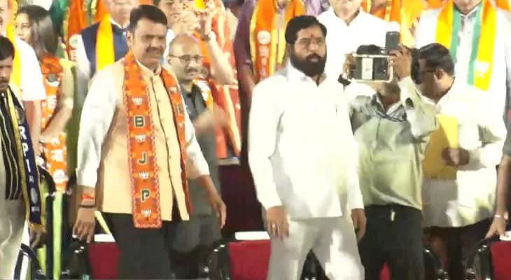 মুম্বইয়ের শিবাজি পার্কে মহাযুতি র‍্যালি, উপস্থিত মহারাষ্ট্রের মুখ্যমন্ত্রী দেবেন্দ্র ফড়নবিশ, উপ-মুখ্যমন্ত্রী একনাথ সিন্ধে
