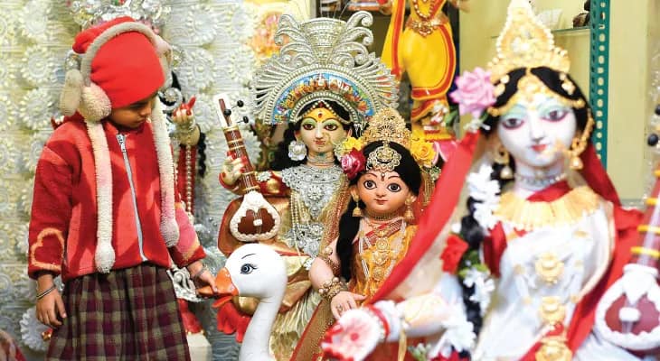 সাবেকি নয়, এবার পুজোয় ট্রেন্ডিং ‘কিউট সরস্বতী’