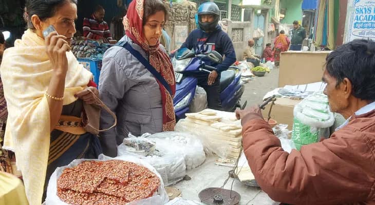 এবার পৌষপার্বণের আগে রায়গঞ্জে নারকেল, নলেন গুড়ের দাম চড়া