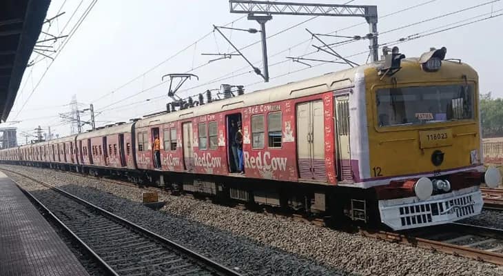 সিগন্যালের সমস্যার জেরে অচল কাটোয়া জংশন, একাধিক রুটে বিপর্যস্ত ট্রেন পরিষেবা, যাত্রী ভোগান্তি চরমে