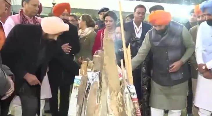 চণ্ডীগড়ে হরিয়ানার মুখ্যমন্ত্রী নায়েব সিং সাইনির বাসভবনে লোহরির অনুষ্ঠান
