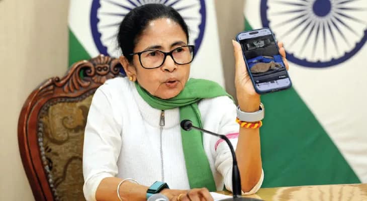 দিল্লির কলকাঠিতে বাদ যাচ্ছেন বৈধ নাগরিকরা, মহিলা ভোটাররাই টার্গেট: মমতা