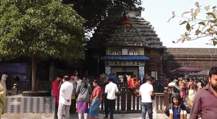 ভূবনেশ্বরের লিঙ্গরাজ মন্দিরে ভক্তদের ঢল
