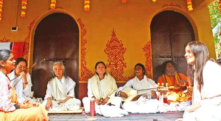 শিল্পীর মরণ নেই, জয়দেবে ‘মনের মানুষ’ আখড়ায় অমর সাধন দাস