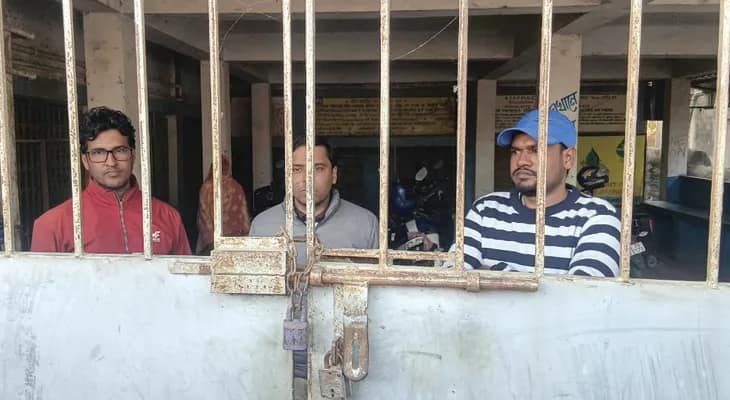 মঙ্গলকোটে তিন বিএলওকে পঞ্চায়েত অফিসে তালাবন্দি করে রাখলেন গ্রামের মানুষ
