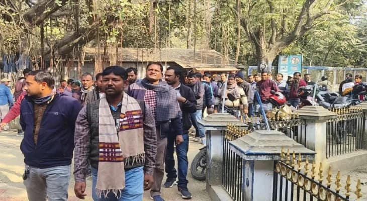লজিক্যাল ডিসক্রিপেন্সির নামে কাজের চাপ, শতাধিক বিএলওর ইস্তফা নলহাটি ১ ব্লকে, বিক্ষোভ
