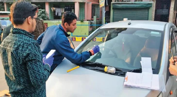 মাঝরাতে জলপাইগুড়ি শহরে গুলি! শোরগোল, গাড়ির কাচ, দোকানের দরজায় বুলেটের চিহ্ন