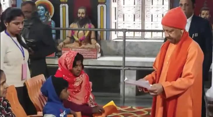উত্তরপ্রদেশের গোরক্ষপুরে জনতা দর্শন কর্মসূচি মুখ্যমন্ত্রী যোগী আদিত্যনাথের