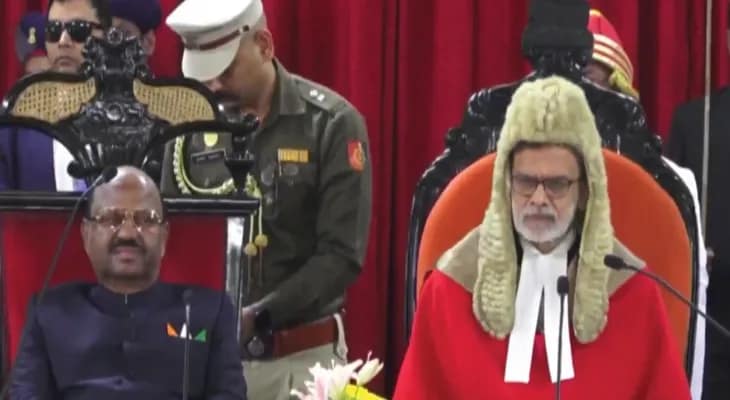 কলকাতা হাইকোর্টের প্রধান বিচারপতির পদে শপথ নিলেন বিচারপতি সুজয় পাল